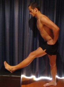 تمرین کشش عضله همسترینگ (پای چپ) برای درمان پا درد