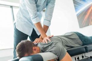 کایروپراکتیک کاهش درد ستون فقرات و بهبود عملکرد مفصل با درمان دستی