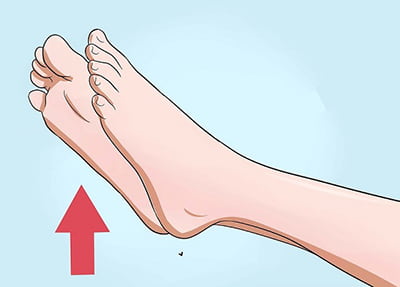 بالا نکه داشتن قسمت آسیب دیده  برای درمان بی حسی و خواب رفتگی انگشت پا